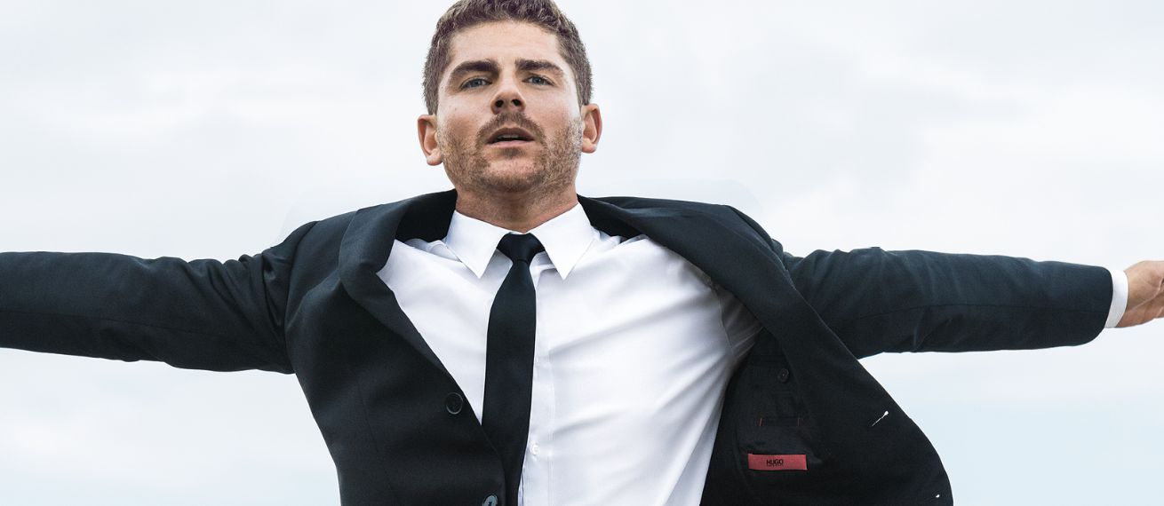 HUGO BOSS 'Your Suit, Your Way' – UNLEASH YOUR POTENTIAL. Die Kampagne mit Champion Cliff Diver David Voltur im HUGO Superblack Anzug. Postproduktion by RAFF DIGITAL