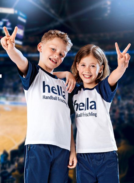 'Become a hella youngster!' - and serve handball pros HELLA Mineralbrunnen mineral water; we have three campaign motifs by Anna TARRIN