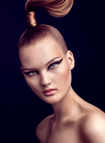 Samuli Karala fotografiert Produkteinführung von CIEN COSMETICS für Supermarktkette LIDL mit Kirsi Pyrhönen und FOLK Finland sowie Beauty Special mit Adriana Mockovciakova für INSTYLE CZ