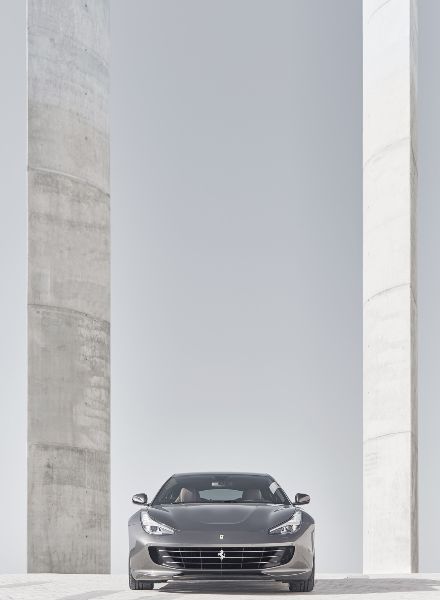 Steffen Jahn with the new Ferrari GTC 4 Lusso on a joyride through Lisbon