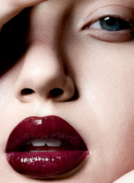 Model Karolina c/o EAST WEST MODELS presents you 'Shades of Lipstick' in HARPER'S BAZAAR Vietnam; we have three motifs for you on GoSee