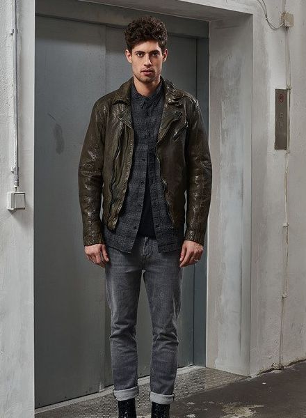 Male Model Dennis DRÖMER c/o VIVA MODELS im aktuellen BE EDGY Lookbook, drei Motive für Euch auf GoSee