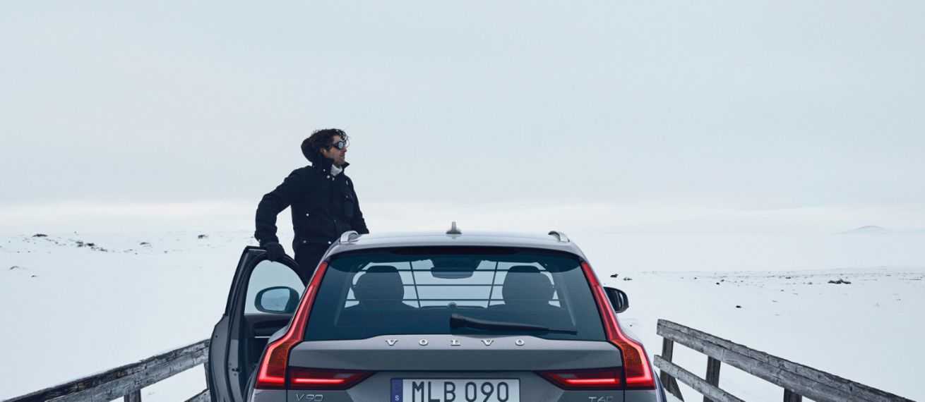 Superstudio : Patrik JOHALL photographs Tony Ward and Fanny Fournier for the global VOLVO V90 CROSS COUNTRY launch campaign and for NN07 fashion S/S 2017 in Cuba