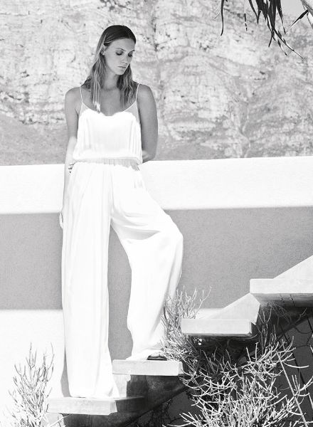Frank Grimm : Fashion editorial for LUFTHANSA MAGAZINE Women's World in the shadow of the Table Mountain and a new website with the art project 'Kind of blue'