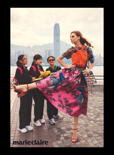 Model Natalya PIRO c/o LOUISA MODELS zieht es für die MARIE CLAIRE Hong Kong unübersehbar-glamourös auf die Strasse, Fotos Cintia Barroso Alexander