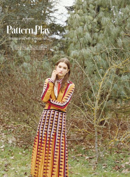 Pattern Play! Femke Huijzer zwischen grafischen Prints und sanfter Natur - Mode Special im T Magazine, fotografiert von Axel Filip Lindahl LINDAHL c/o LUNDLUND