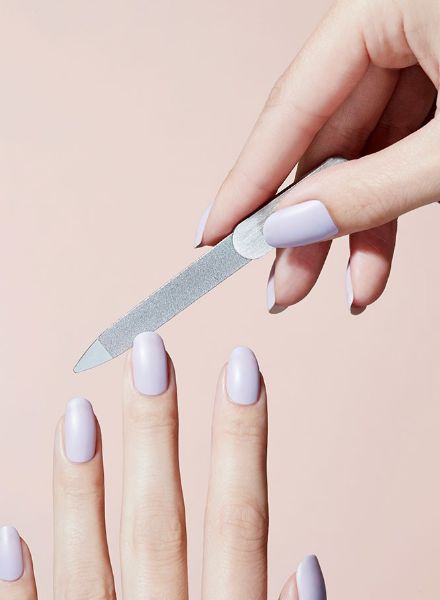 'Küss die Hand!' – Hand Editorial & Maniküre Tipps in der ELLE Hochzeit, sinnlich festgehalten von Beautyfotografin CARINA JAHN