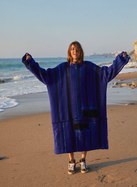 Surfing mit Vera Van Erp in der GLAMOUR Paris – Fotografiert von Frida MARKLUND c/o LUNDLUND mit Beauty Support von Visagistin Viktoria SÖRENSDOTTER c/o LUNDLUND
