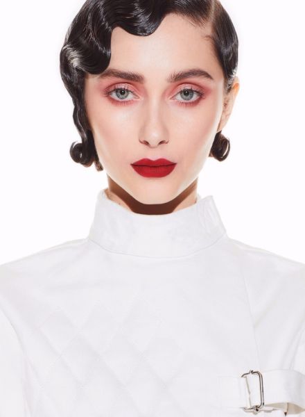 Beauty-Fashion-Story im HIA Magazin, fotografiert von Robert Astley Sparke - das Hair & Make-up by Desmond VAN STADEN c/o LOUISA ARTISTS