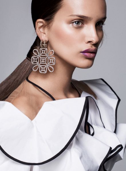 Brilliant model TAYNARA c/o LOUISA MODELS in Greek L'OFFICIEL; we have three photos by Alex Schier for you on GoSee