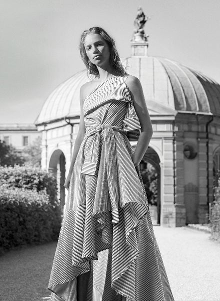 Model Rebecca Leigh Longendyke im Fashion Editorial der GRAZIA Croatia, fotografiert von Magnus Lechner - Post Production by RAMONA REUTER