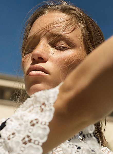 Model Rebecca Leigh Longendyke im Fashion Editorial der GRAZIA Croatia, fotografiert von Magnus Lechner - Post Production by RAMONA REUTER