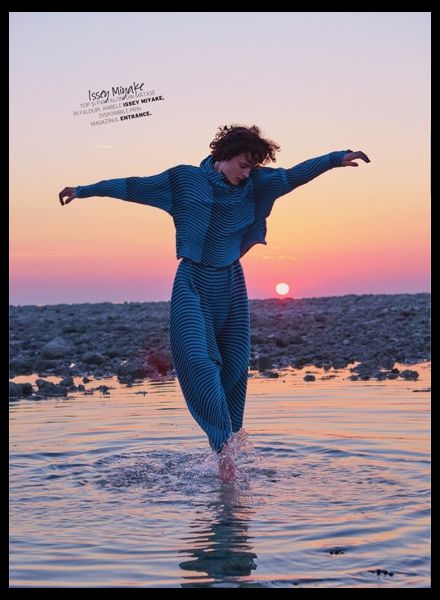 'Trend Report' und 'Temple du Lac' – zwei High-End-Coverstrecken für die ELLE Romania mit Hair & Make-up vom Feinsten von Thomas LORENZ c/o LES ARTISTS BY JOSEF STOCKINGER, Fotos Dan Beleiu