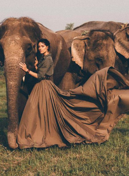 Safari spread 'The Escape' in HARPER’S BAZAAR Interiors with LOUISA MODEL Monic PEREZ in the lead role; we have three photos by Sam Robles for you on GoSee