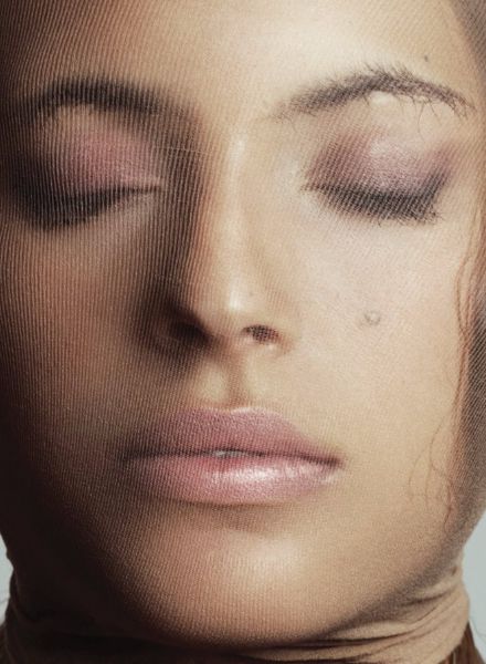 Captivating beauty editorial in ELLEMENTS Magazine - in front of the camera: EAST WEST MODEL Marisa S., photos by Silke Schlotz