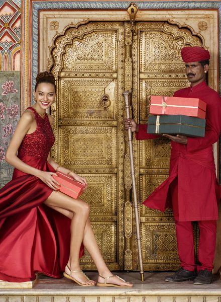 The first signs of Christmas 2018 on GoSee with Ayurvedic rituals in the RITUALS X-mas campaign starring exclusive EAST WEST MODEL Marisa S.