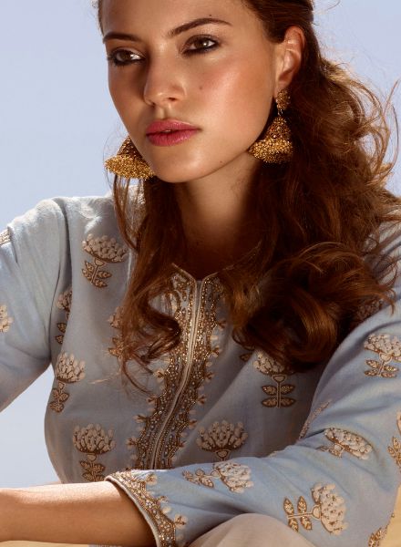 The first signs of Christmas 2018 on GoSee with Ayurvedic rituals in the RITUALS X-mas campaign starring exclusive EAST WEST MODEL Marisa S.