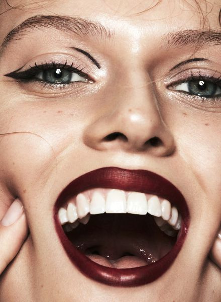 'Smack' – Tess Hellfeuer in a beauty editorial of the November issue of ELLE Sweden by Mikael SCHULZ c/o LUNDLUND