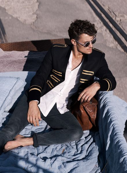 'Stilecht' - Fotograf, Blogger und bekennender Nudist Simon Lohmeyer im L‘Oréal Men Expert Advertorial der GQ - Fotos MAX VON TREU