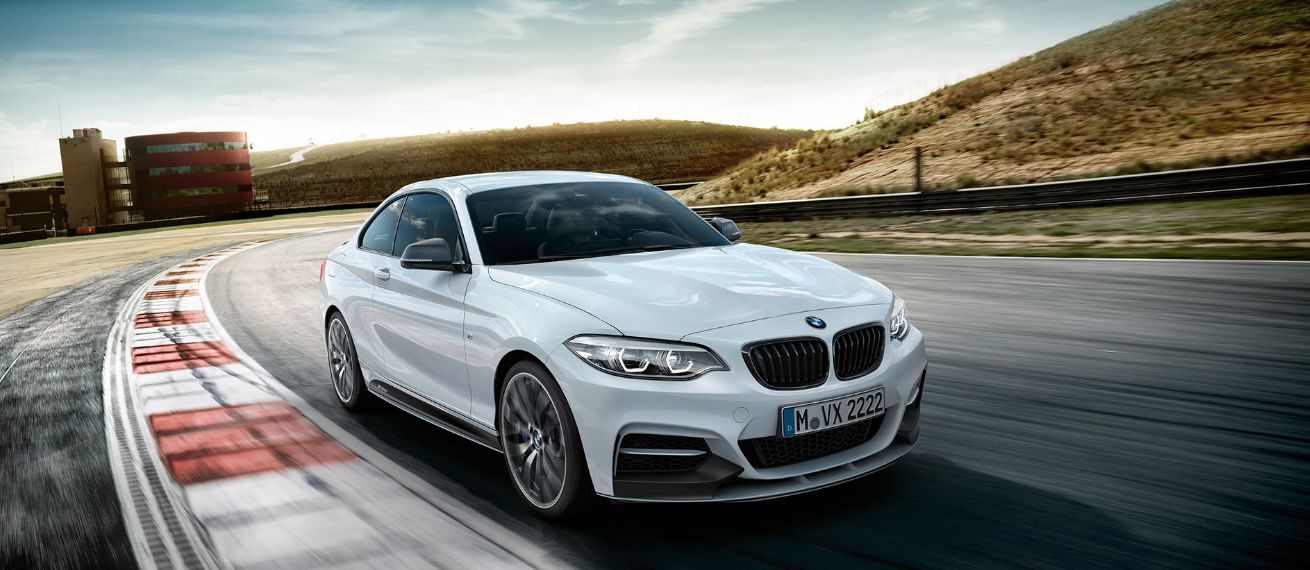 Stefan Reeh c/o MO Management fotografiert für BMW auf der Rennstrecke von Navarra und für BMW After Sales und Hillert und Co.