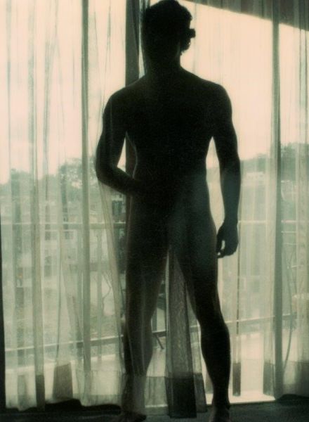 Pierre Keller. My Colorful Life der opulente XL-Bildband des Fotografen und Ex-Direktors der ECAL zeigt Polaroids mit viel nackter Haut, milchigem Fleisch & frechen Statements, entstanden im New York der Siebzigerjahre