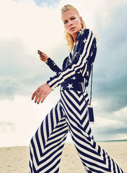 LOUISA Model Anna PIIRAINEN für das Spanische Magazin SEMANAL maritim-gestreift am Strand, Fotos Felix Sattel