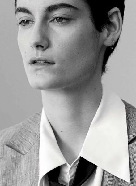 Cooles Business Fashion-Editorial mit Model Sarah Boursin in der Deutsch VOGUE - Fotos Johan SANDBERG c/o LUNDLUND