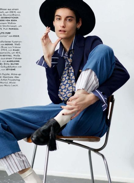 Cooles Business Fashion-Editorial mit Model Sarah Boursin in der Deutsch VOGUE - Fotos Johan SANDBERG c/o LUNDLUND