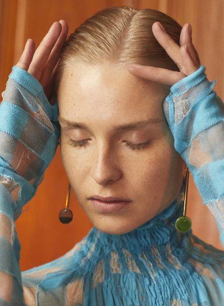 'Mansion's dances' - Model Steffi Cook in der L’OFFICIEL Italia, das Editorial festgehalten von Fotograf Mattias BJÖRKLUND c/o LUNDLUND für Euch auf GoSee