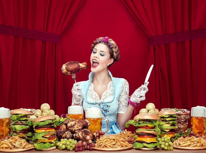 'Exactly My Tent' - the 2018 Wasenwirt campaign with BRODYBOOKINGS Models dining in the traditional festival tent