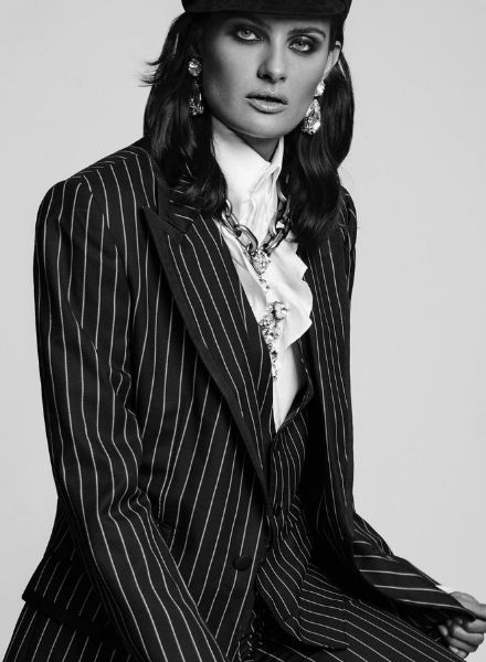 'Attitude' – top model Isabeli FONTANA c/o LOUISA MODELS in the cover spread of ELLE Serbia November '18, photographed by Dawid Klepadlo, styling: Pablo Patane