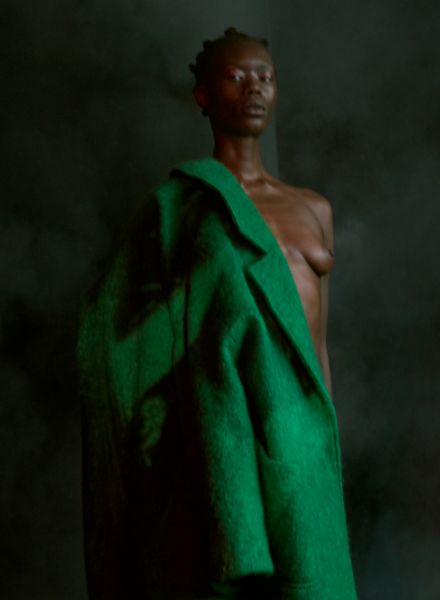 'Smoking Glow' in THE FORUMIST - hair & make-up by Katharina Handel & Tina Fischbach c/o BASICS.BERLIN, photos: Sebastian Donath