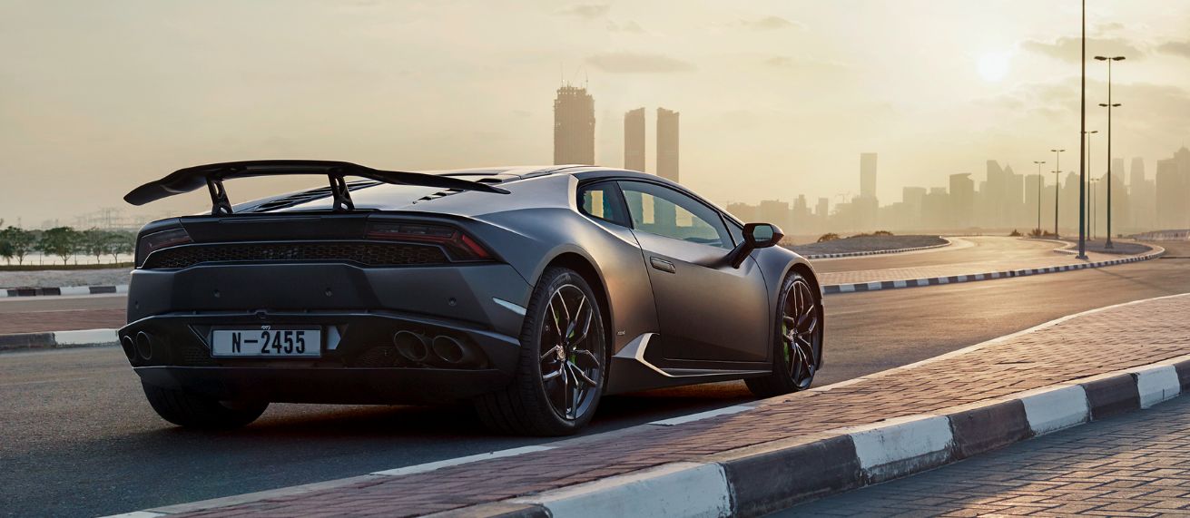 Marc Trautmann : with the Lamborghini Huracan on a visit to Dubai and in the red desert with the Lamborghini Urus