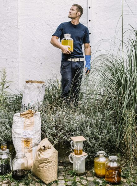 Simon Müller is the Oil Master - still life and food photography by Tina STURZENEGGER c/o VISUALEYES ARTISTS