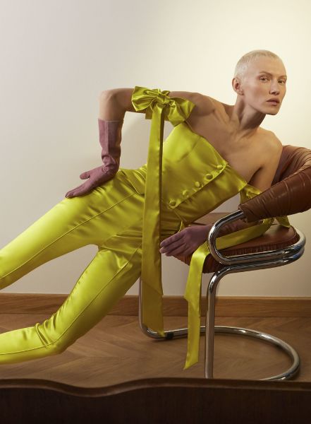 The Fall/Winter 2019/20 looks of the young Milan-based label of the native Israeli designer DAIZY SHELY - styling by Özge EFEK c/o les ARTISTS by Josef Stockinger