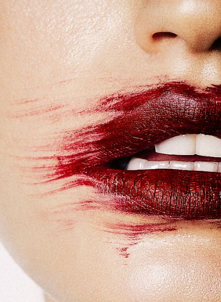 Beauty Editorial in der VOGUE PORTUGAL von Enric Galceran c/o TAKE Agency