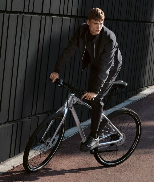 'Design. The sheer beauty of function.' LUNIK produces for BMW BIKES in Spain
