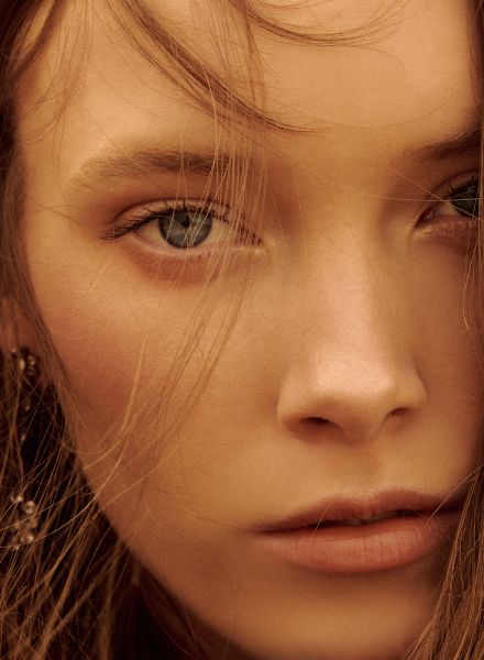 VOGUE UKRAINE with gorgeous Mildred Gustafsson ... fotografiert von Fernando GOMEZ c/o Rockenfeller & Göbels