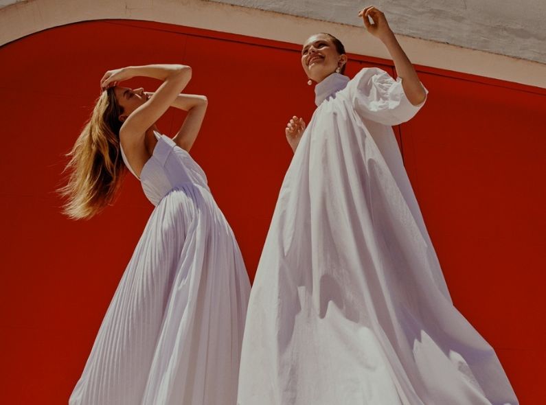 MYTHERESA.COM 'Vacation Shop' F/S Kampagne fotografiert von Patrick HOUI c/o Marlene Ohlsson Photographers in Rio de Janeiro... und MARLENE OHLSSON PHOTOGRAPHERS als Aussteller auf der UPDATE-19-BERLIN