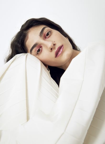 Jana Clevé fotografiert das türkische Top Model Günce Gözütok für das GLAMOUR Magazin - Post ONE HUNDRED BERLIN, drei Motive für Euch auf GoSee