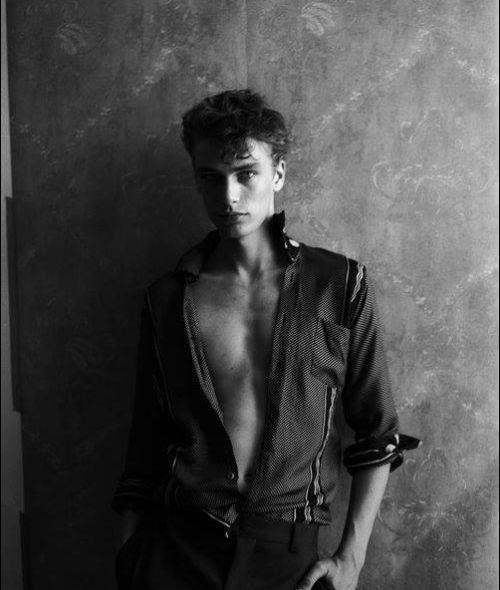 Eccellenza Italiana - male model Marc SCHULZE c/o VIVA MODELS Berlin in the PAL ZILERI F/W 2019 campaign plus the portfolio of the successful model for you on GoSee