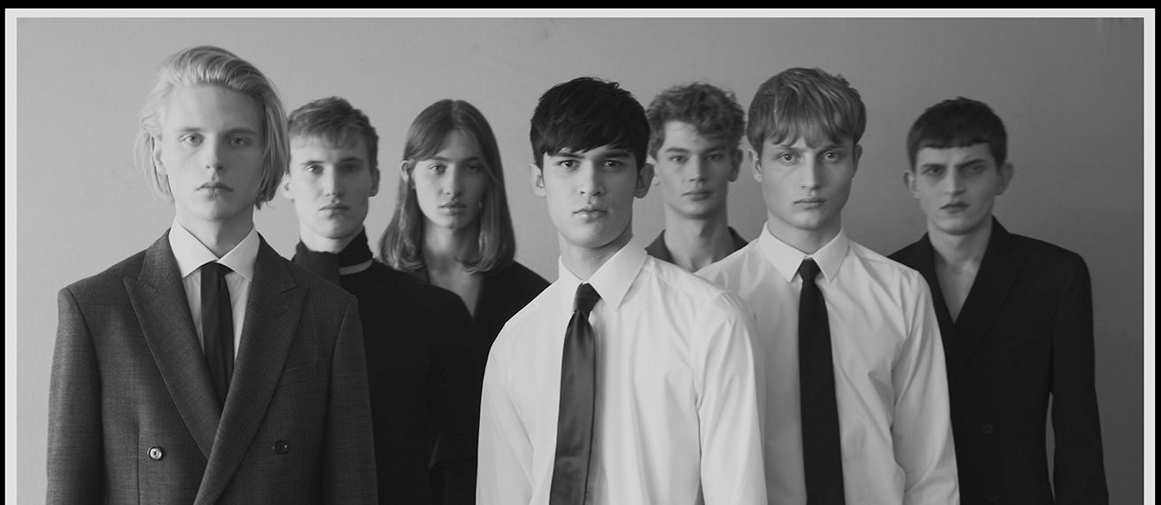 'About a boy' featuring vier New Faces c/o BRODYBOOKINGS - Stefan Milev fotografiert Seducer Soldiers für das LEWIS Magazin