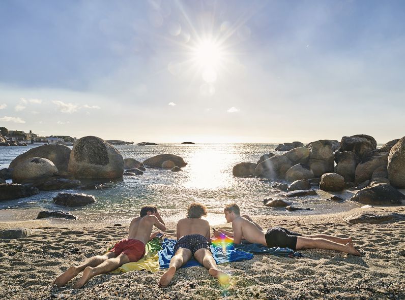 BOYS, MIRIAM, A BEST-AGER SELFIE, and a DAY AT THE BEACH - new and personal people photography by Uwe KREJCI c/o VISUALEYES ARTISTS