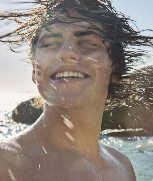 BOYS, MIRIAM, A BEST-AGER SELFIE, and a DAY AT THE BEACH - new and personal people photography by Uwe KREJCI c/o VISUALEYES ARTISTS