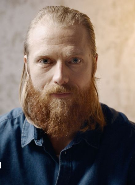 Nahbar, authentisch, ermutigend - die LINKEDIN GERMANY Kampagne mit Fotograf Richard Wadey c/o Bransch und Art Buying von NEVEREST