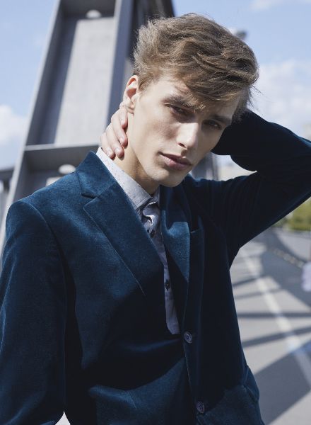 Male Model Marc SCHULZE c/o VIVA MODELS in der L'OFFICIEL Lithuania, fotografiert von Christoph Musiol, Styling Bodo Ernle & Grooming Tony Lundström