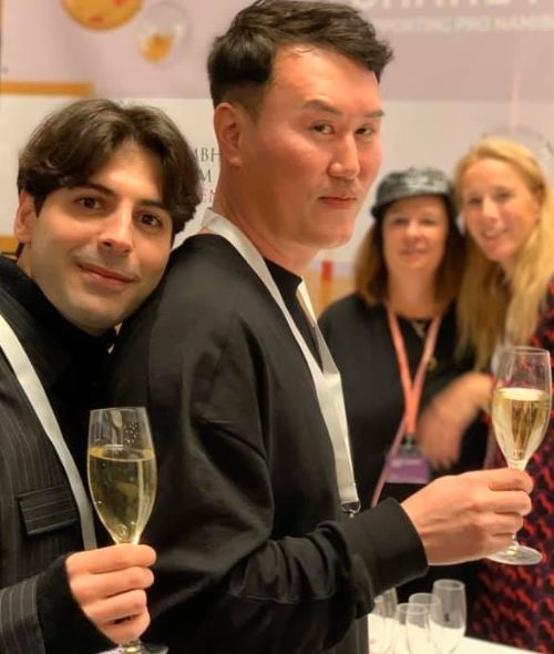 UPDATE CHARITY BAR 2019 – rakes in almost € 2000 again for the charity PRO NAMIBIAN CHILDREN supported by UPDATE with Marion Walter and Kristina Korb at the helm