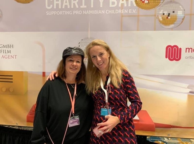 UPDATE CHARITY BAR 2019 – rakes in almost € 2000 again for the charity PRO NAMIBIAN CHILDREN supported by UPDATE with Marion Walter and Kristina Korb at the helm