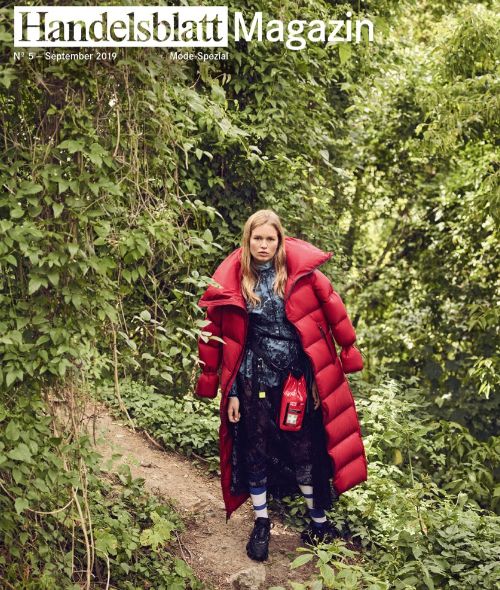 Markus Jans photographed model and ‘natural’ Anna Ewers for HANDELSBLATT under the creative direction of DONALD SCHNEIDER STUDIO – the cover spread was produced by NU PROJECTS, styling: Claudia Hofmann