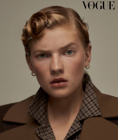 PERFECTPROPS, HMS : Styling für die TECHNIKER KRANKENKASSE Kampagne 'Dein Upgrade' für Heimat und EasyDoesIt Berlin in Foto & Film sowie ein VOGUE Arabia Mode Editorial für Euch auf GoSee